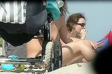 Beach Nudist Voyeur Video Of A Tits Flashing It All In Public...