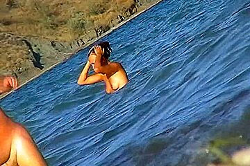 Beach Sex Tape Of Amateurs With The Nice Naked Tits...