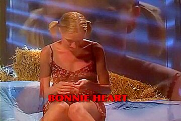 Sexy Bonnie Knows How To Drag A Dick In To Pussy...