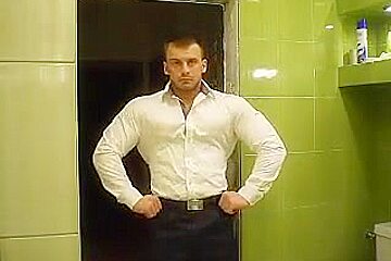 Russian Bodybuilder Strip And Cum...