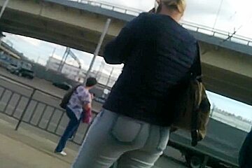 Nice ass blonde milfs in jeans...