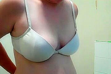 Mature british bbw with saggy tits takes a...