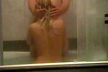Boyfriend Joins His Babe Bathtub To Fuck Her Nice...