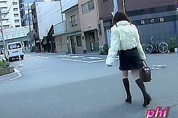 Slender japan teen got her skirt...
