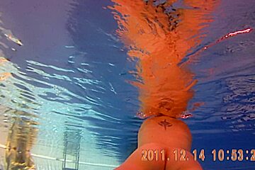 Amateur Beauty Is Swimming Under Water 3...