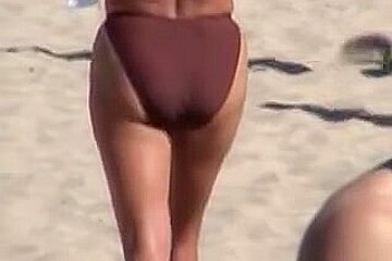 Bronze Skin Perfect Body On Candid Beach Film 06t...