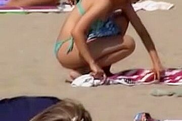Candid Beach Babe Is Playing Volley Ball In Bikini 04w...