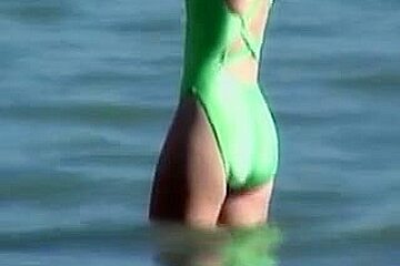 Green Swimsuit Is Worn By The Candid Amateur Babe 03c...