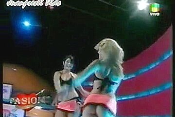 Awesome blondes excite with their moves...