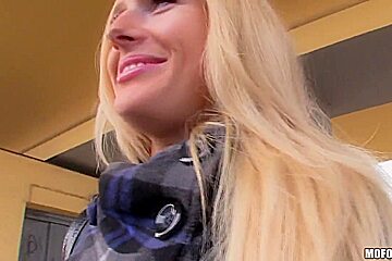 Real dilettante Czech bitch drilled and facialed in public