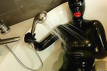 Sexy black rubberdoll in bath...