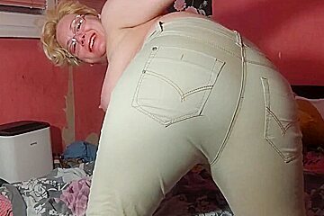 Mom tease step son in jeans,...