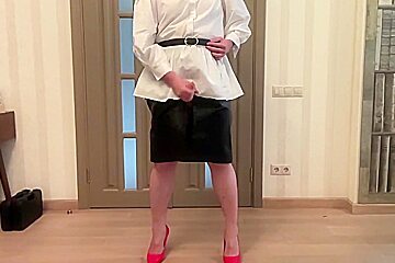 Office tranny leather midi pencil skirt...
