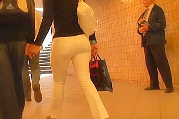 Stunning Ass In White Jeans Caught On Spy Camera...