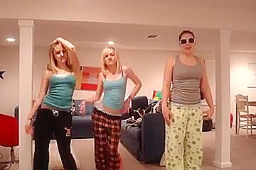 Most Excellent Twerking Livecam Constricted Clothing Clip...