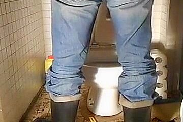 Nlboots toilet visit piss rubber boots...