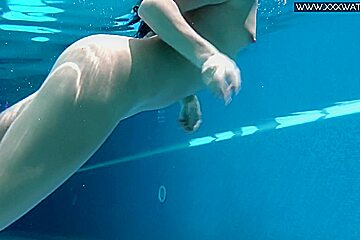 Jessica Lincoln In Cute Body Babe Jessica Swimming...