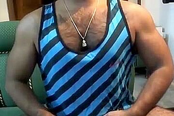 Str8 curly indian muscle daddy...