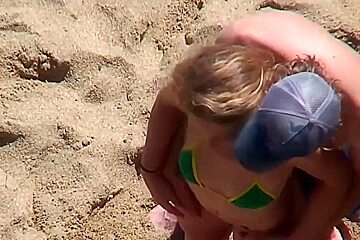 Hot Amateur Couple Fuck Video With Me On A Beach...