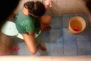 Hidden cam in toilet, filmed a hot ass bitch