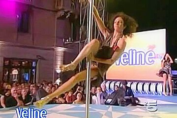 Pole dancing brunette showing some spectacular...