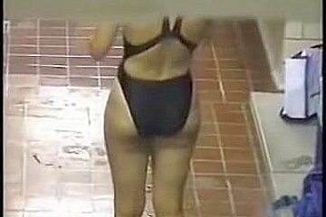 ?harming girl took off her swimsuit on the hidden camera