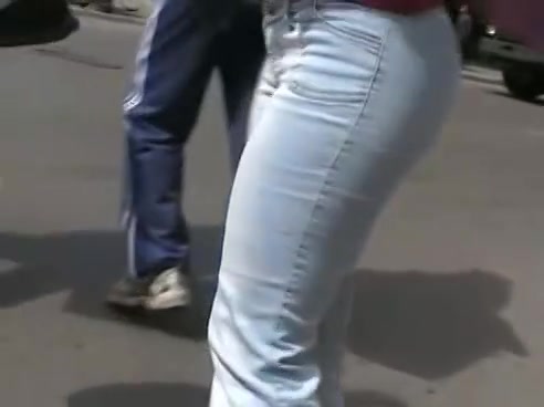 Candid - Sexy Babe Ass In Tight Jeans