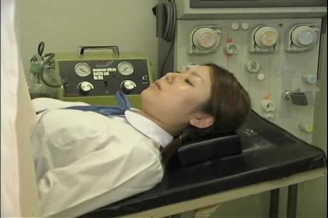 Japanese babe got toyed at some strange gyno clinic