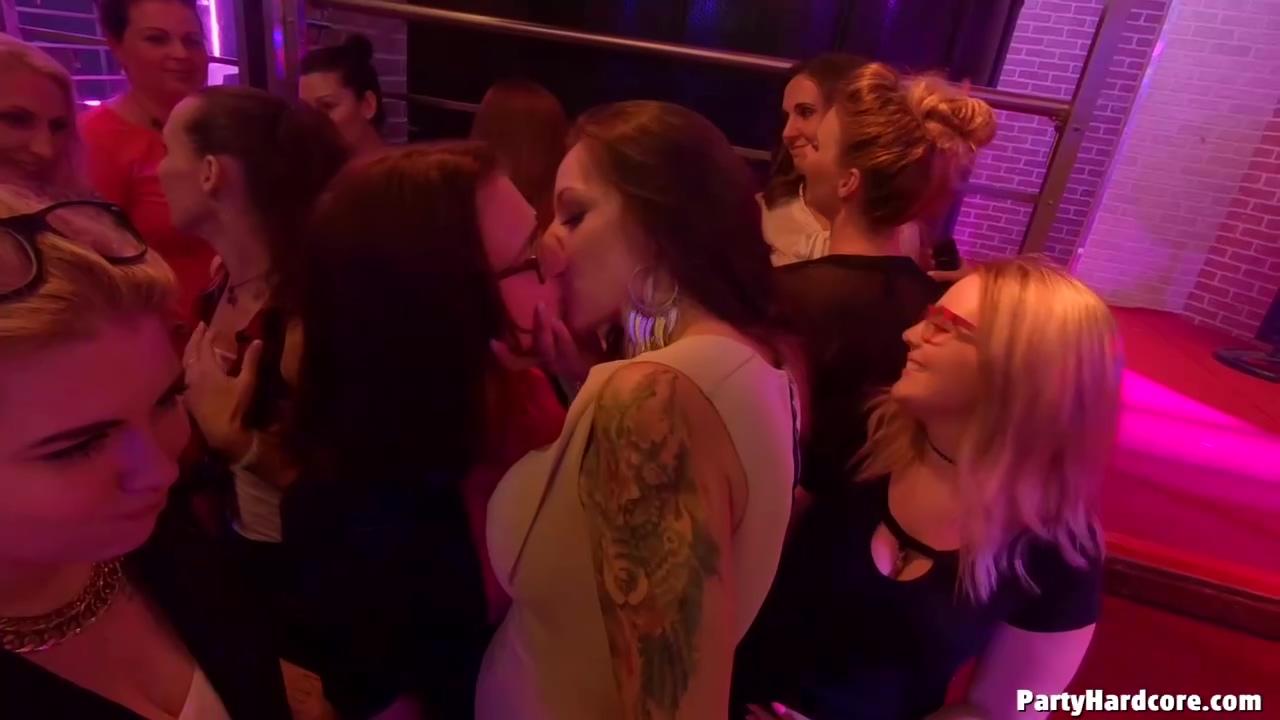 Bitchy girls are partying in the night club, getting drunk and having group sex adventures Upornia